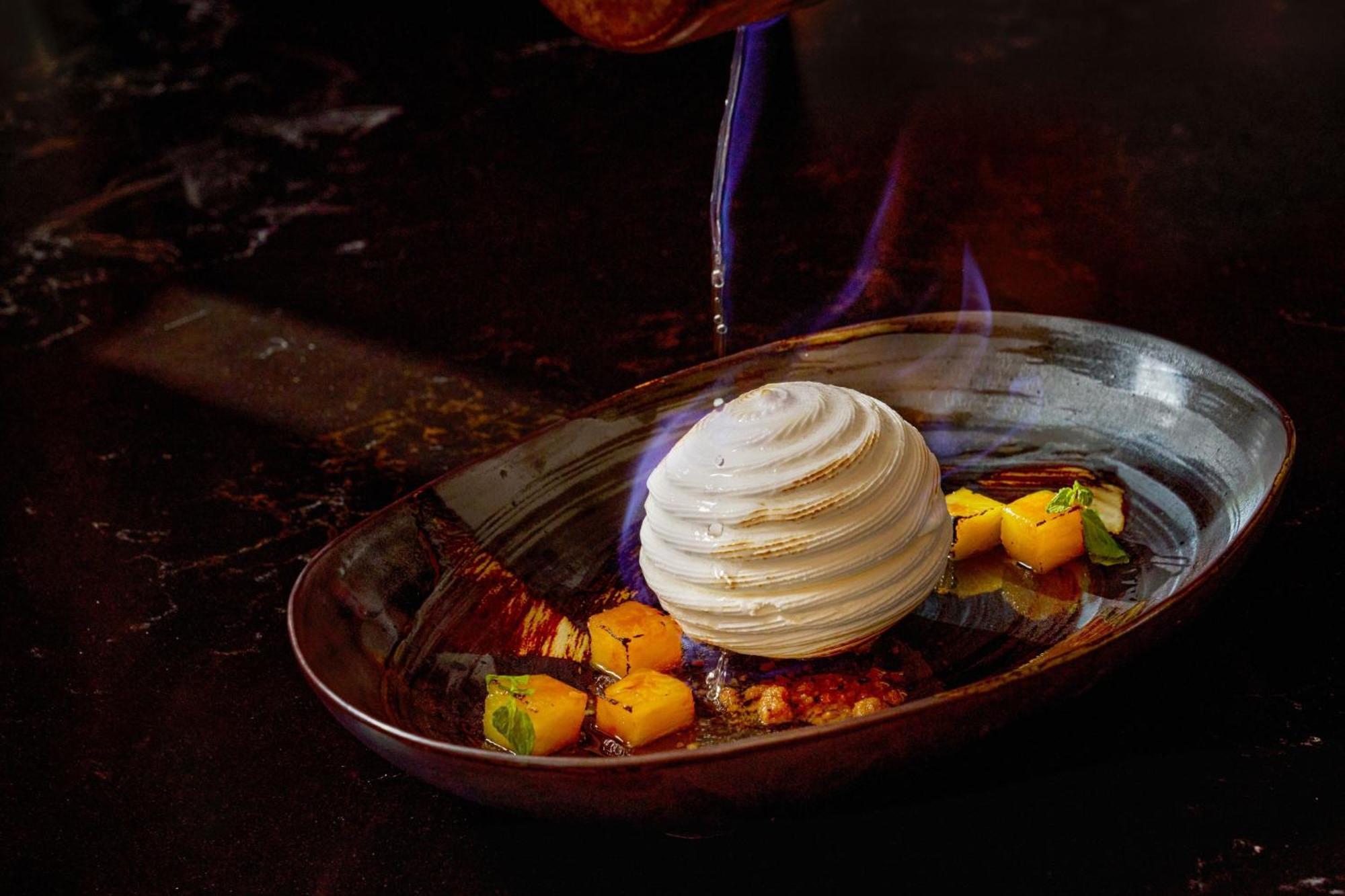 W Singapore - Sentosa Cove Ngoại thất bức ảnh A dessert prepared with liquid nitrogen