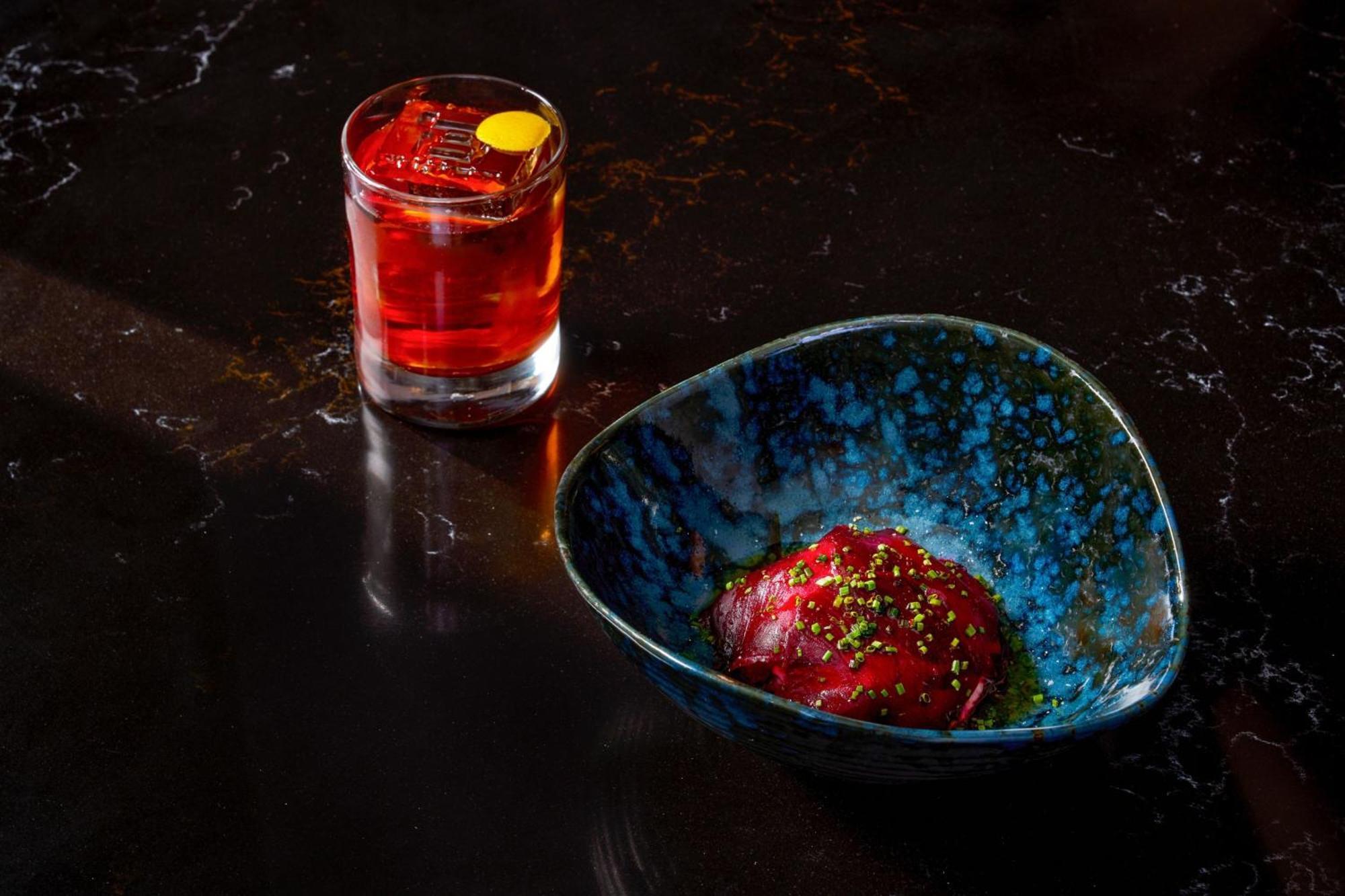 W Singapore - Sentosa Cove Ngoại thất bức ảnh A Negroni cocktail