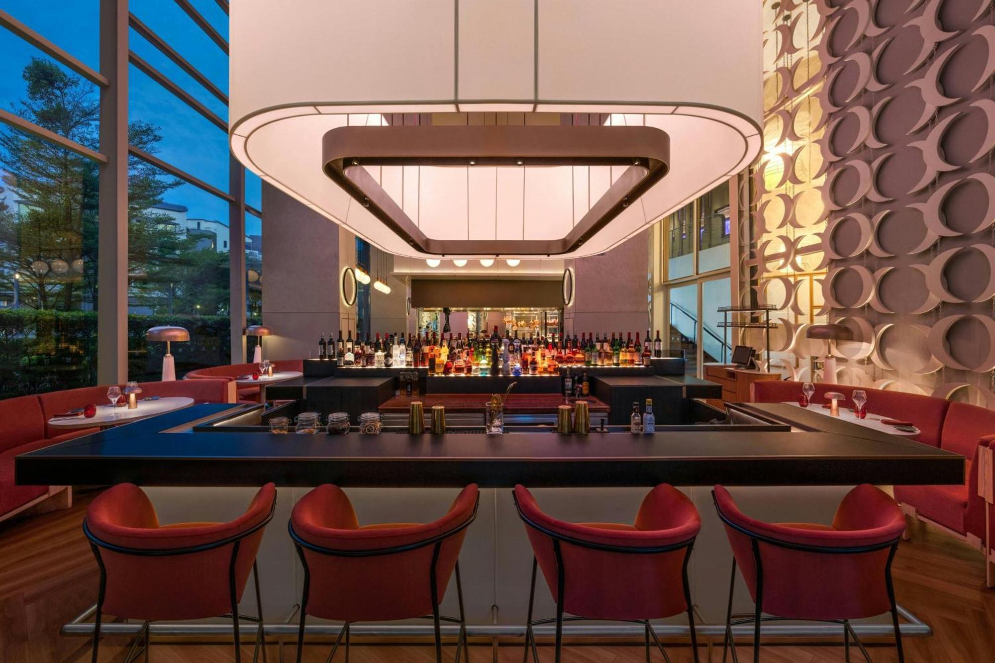 W Singapore - Sentosa Cove Ngoại thất bức ảnh The bar at the hotel