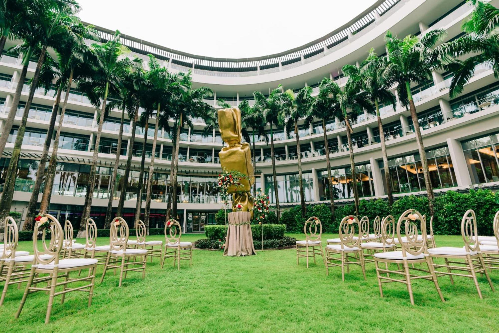 W Singapore - Sentosa Cove Ngoại thất bức ảnh The lawn at the hotel